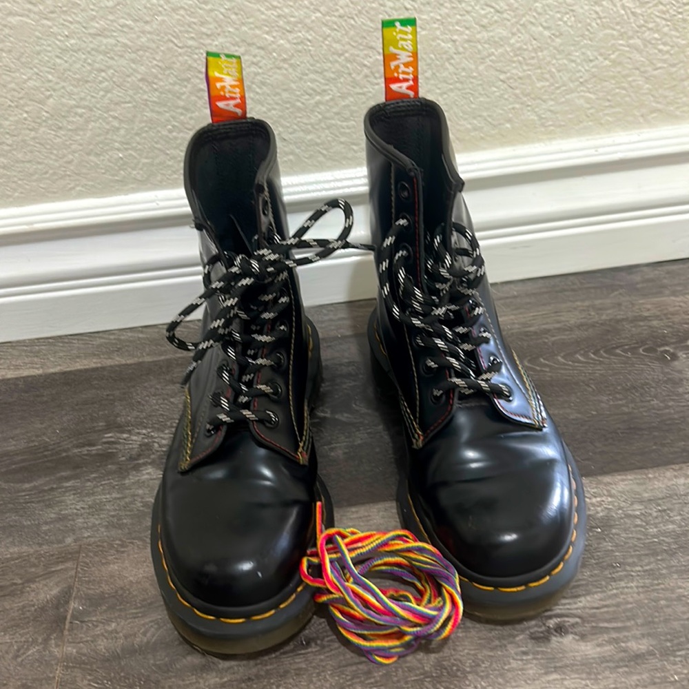 LIMITED EDITION Dr. Martens: “Air Wair”